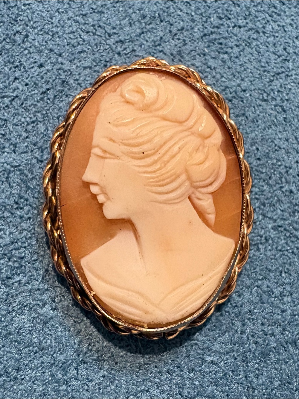 Vintage Rolyn Inc 12K GF Hand Carved Shell Cameo Brooch Pendant Pin 1960s